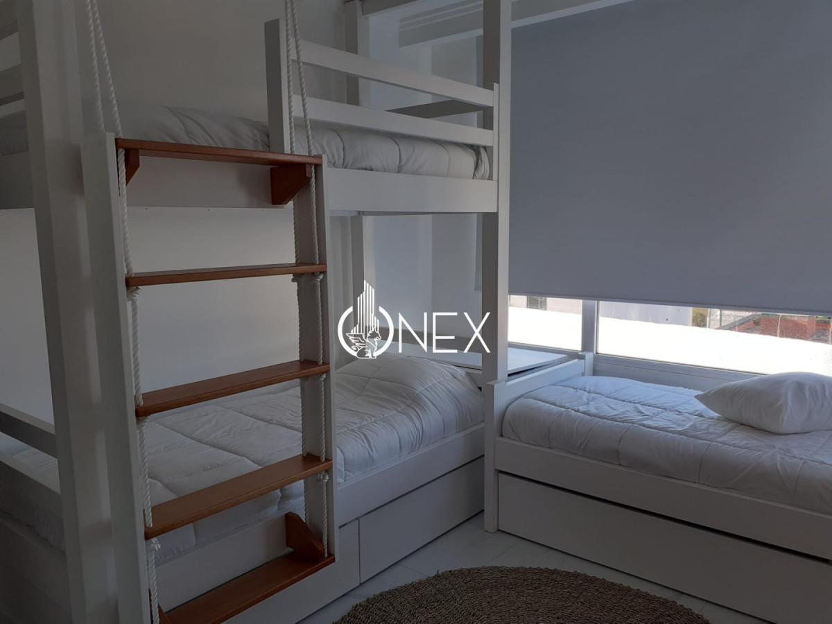 Apartamento ID.4489 - Venta apartamento de 2 dormitorios y 2 baños con amenities en primera línea de playa mansa.