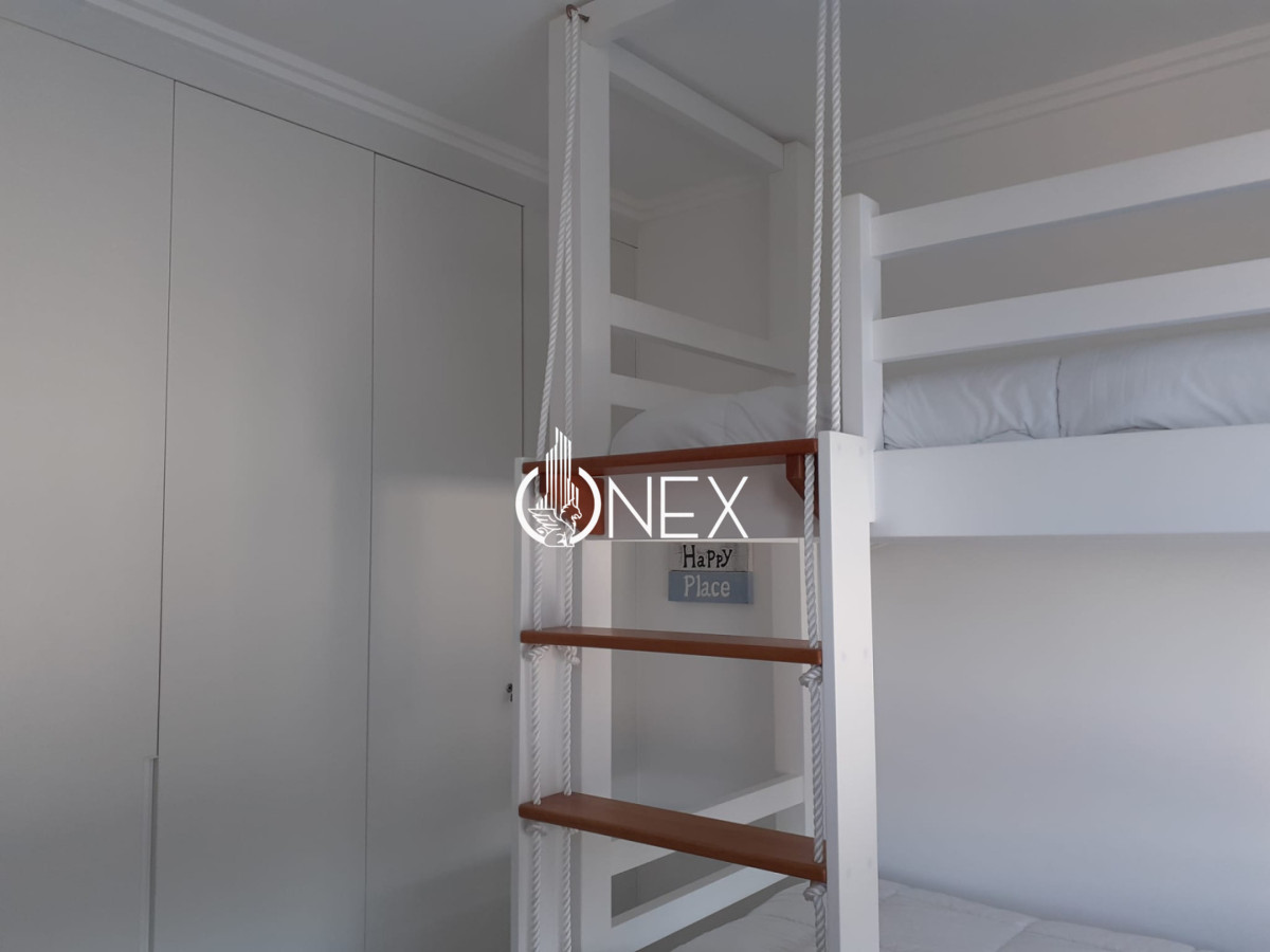 Apartamento ID.4489 - Venta apartamento de 2 dormitorios y 2 baños con amenities en primera línea de playa mansa.
