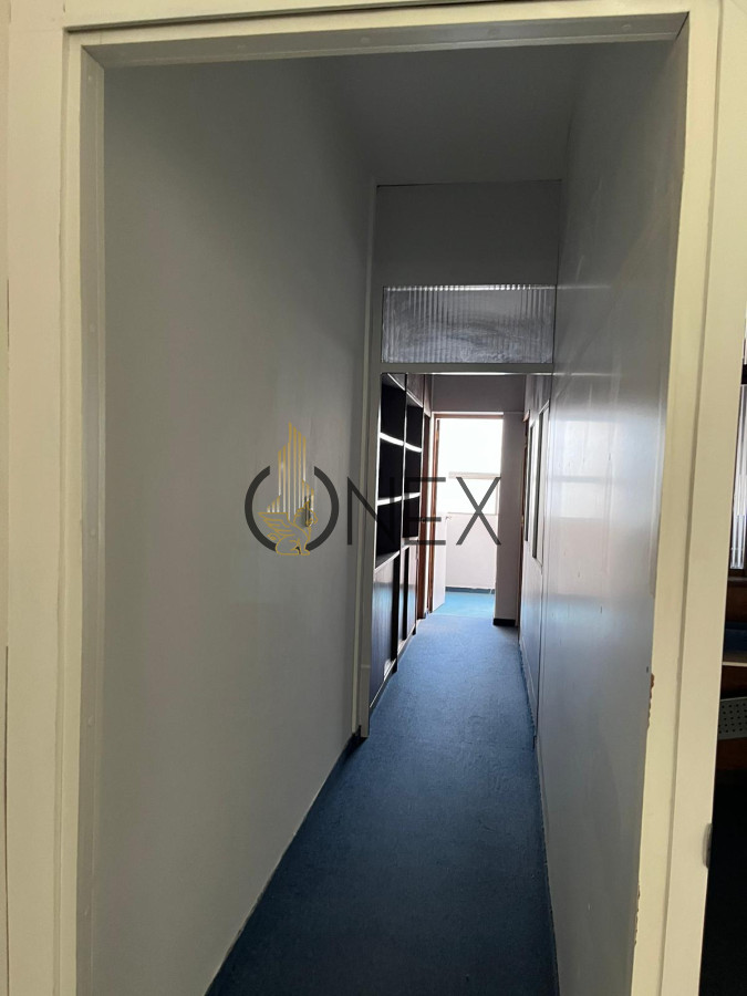 Oficina ID.1705 - SE VENDE AMPLIO LOCAL- OFICINAS EN EL CENTRO DE MONTEVIDEO