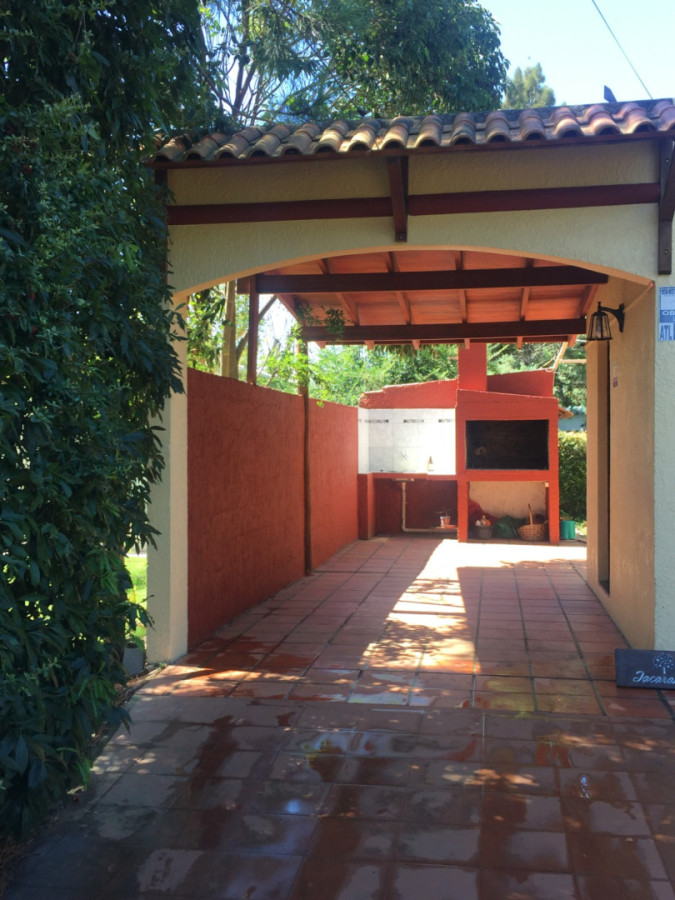 IDEAL INVERSION Casa 2 dormitorios estilo colonial - Pinares