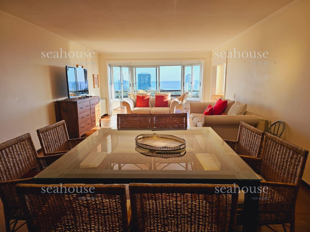 Apartamento Ref.1186 - Venta Apartamento Punta del Este Piso Alto Estupenda Vista y Amenities