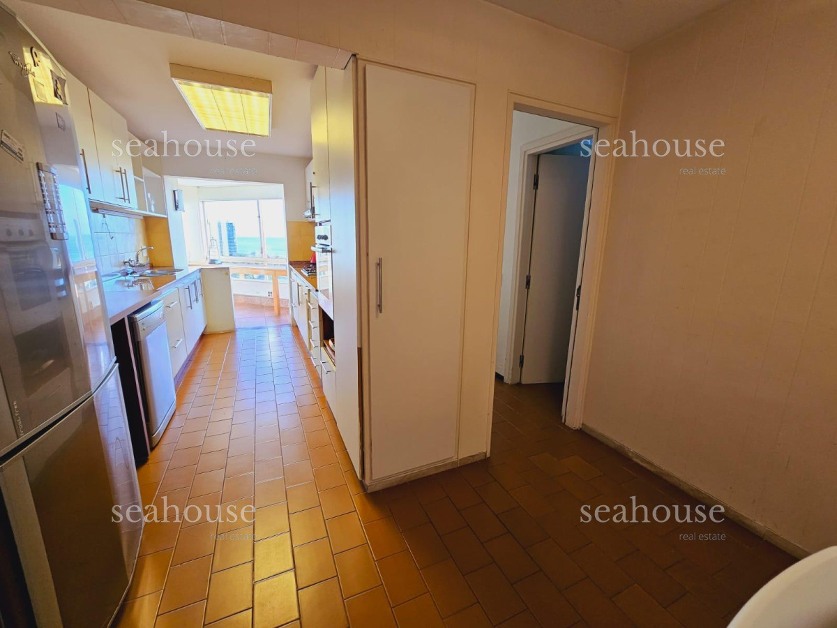 Apartamento Ref.1186 - Venta Apartamento Punta del Este Piso Alto Estupenda Vista y Amenities