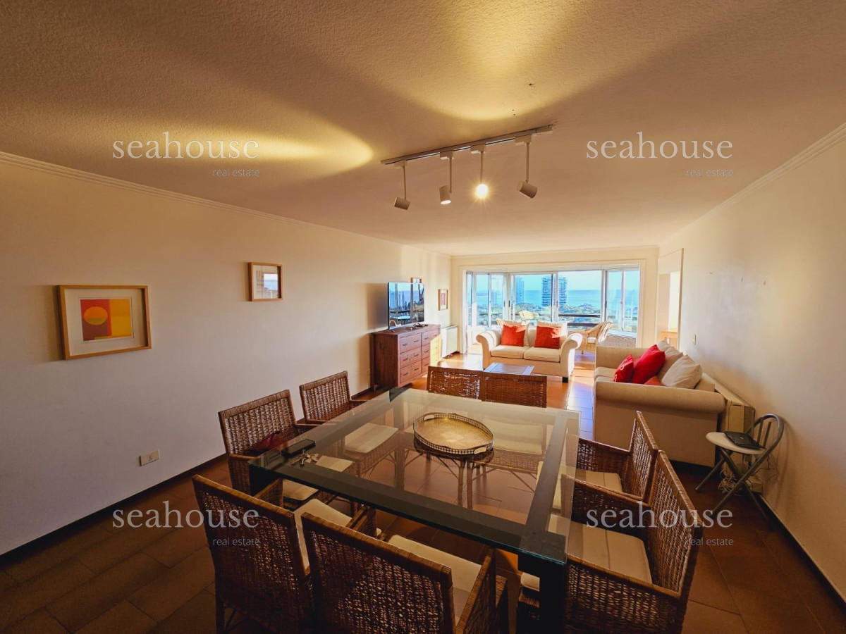 Apartamento Ref.1186 - Venta Apartamento Punta del Este Piso Alto Estupenda Vista y Amenities