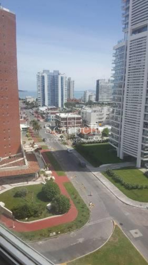 Apartamento ID.10119 - Apartamento de un dormitorio con vista a La Mansa Piscina Climatizada Servicio de Mucama y Garaje