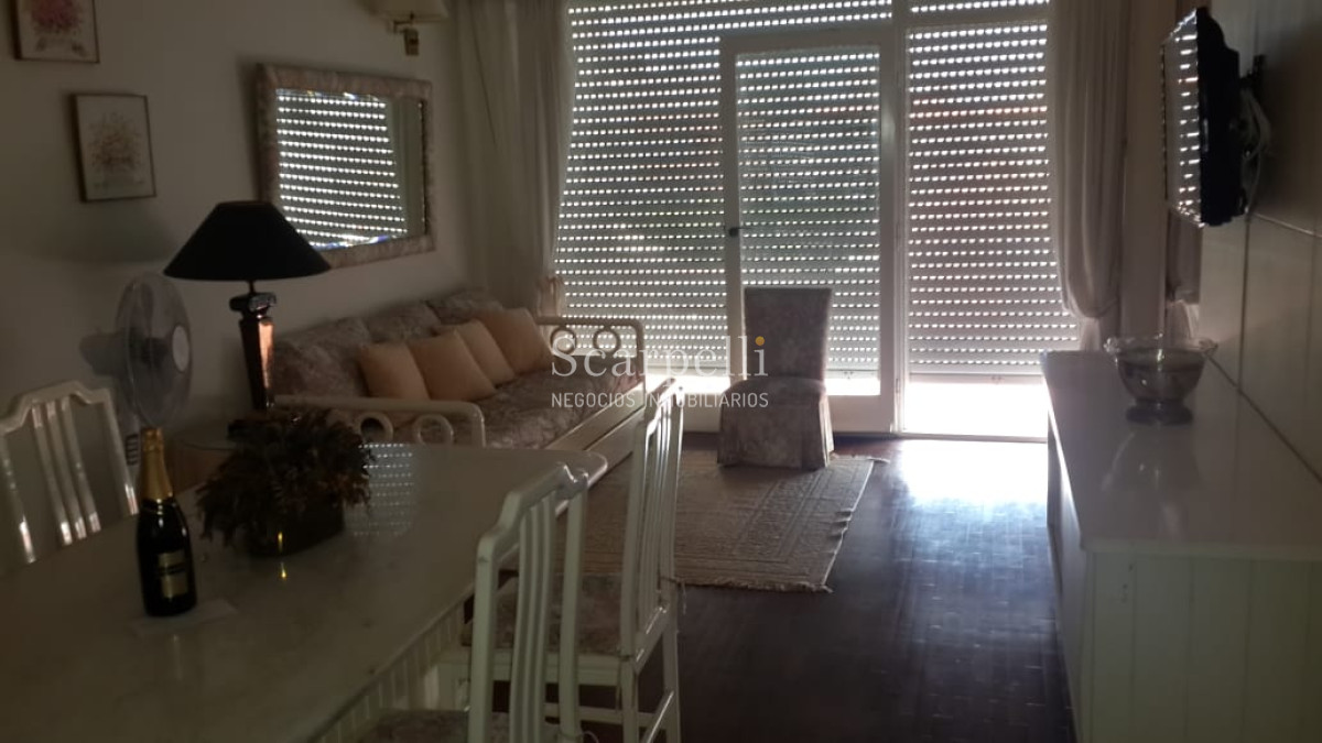 Apartamento ID.10519 - Oportundiad Única Península con vista al Emir con gran terraza  y cómoda Cochera en Edificio clásico Punta Esteño