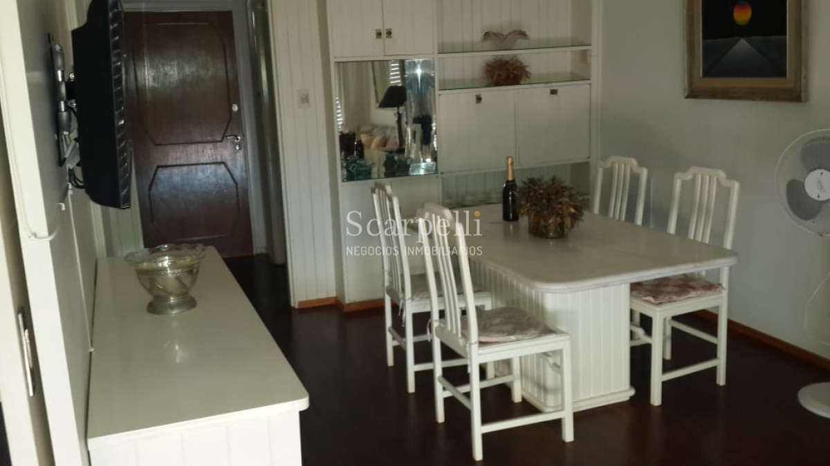 Apartamento ID.10519 - Oportundiad Única Península con vista al Emir con gran terraza  y cómoda Cochera en Edificio clásico Punta Esteño
