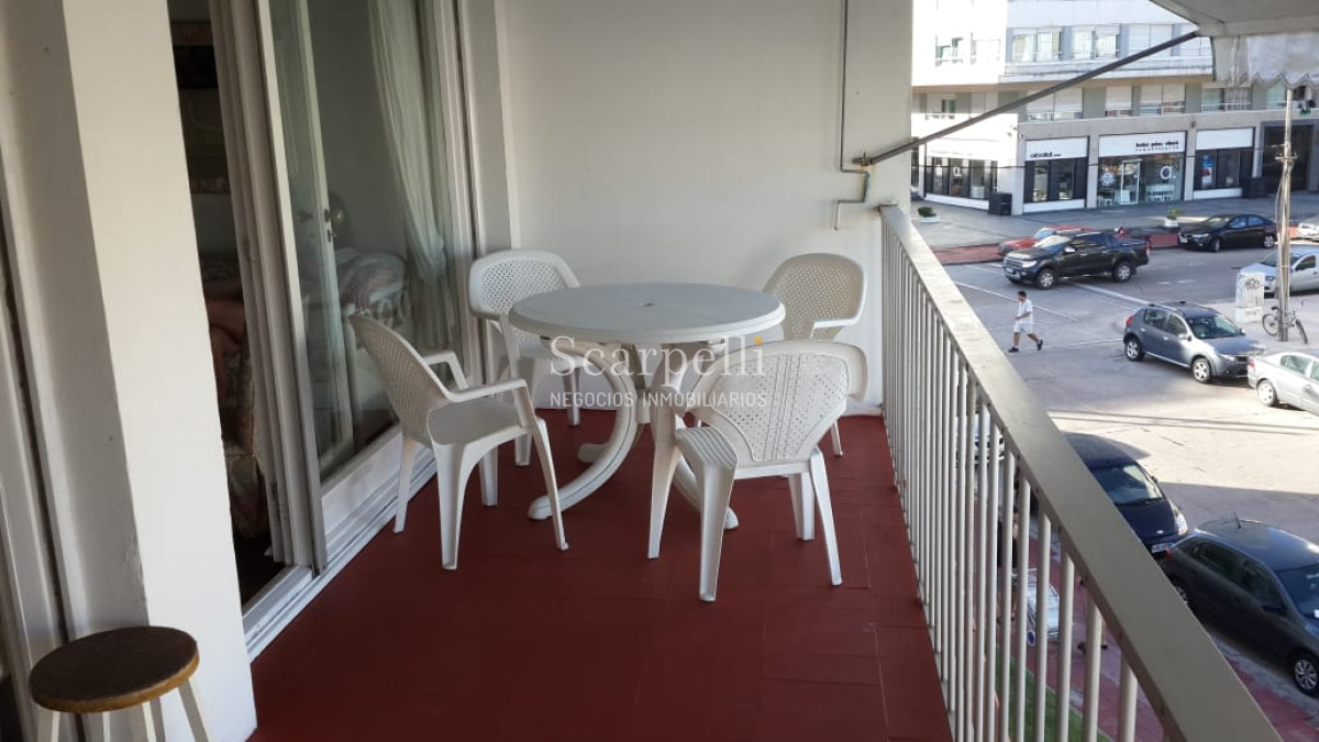 Apartamento ID.10519 - Oportundiad Única Península con vista al Emir con gran terraza  y cómoda Cochera en Edificio clásico Punta Esteño