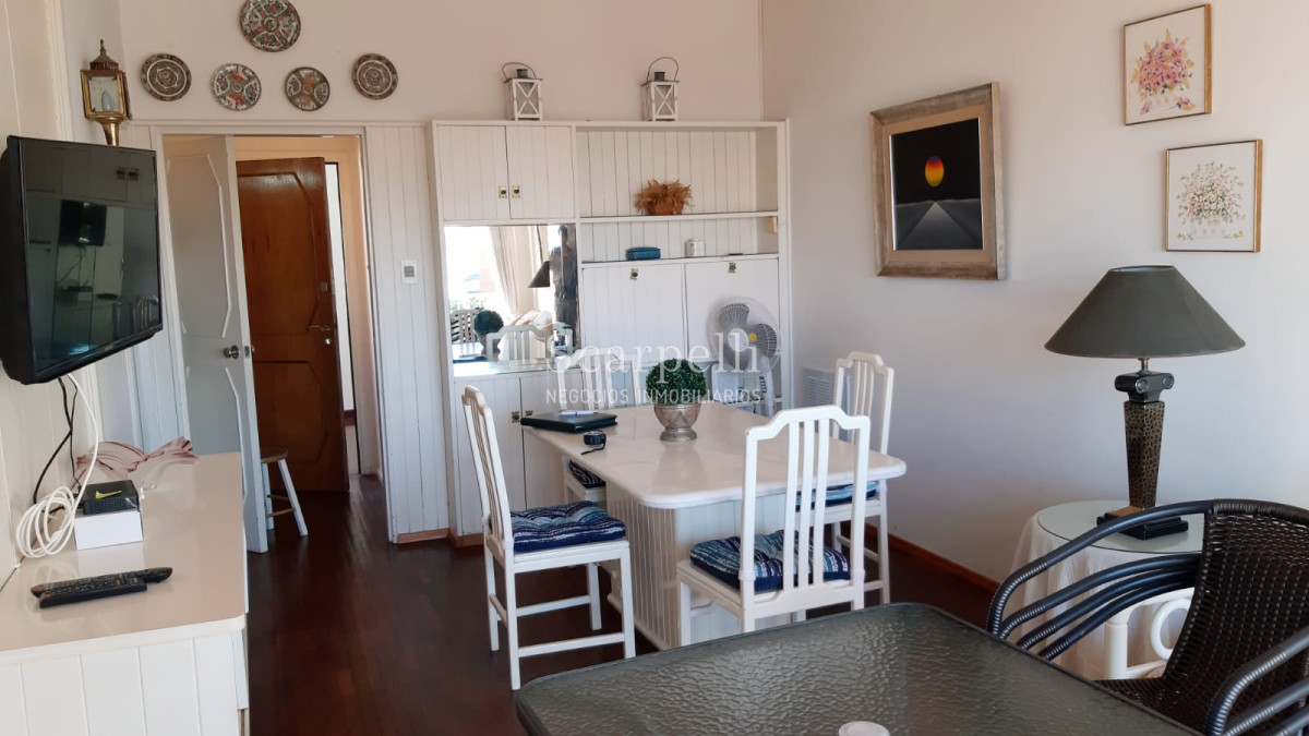 Apartamento ID.10519 - Oportundiad Única Península con vista al Emir con gran terraza  y cómoda Cochera en Edificio clásico Punta Esteño