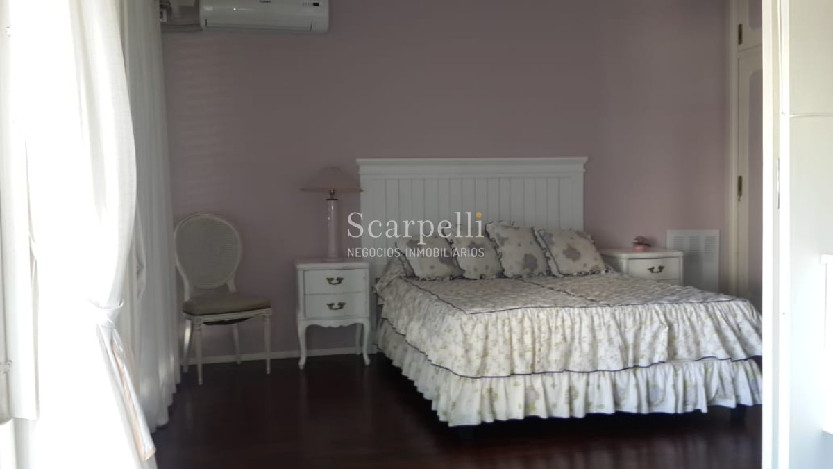Apartamento ID.10519 - Oportundiad Única Península con vista al Emir con gran terraza  y cómoda Cochera en Edificio clásico Punta Esteño