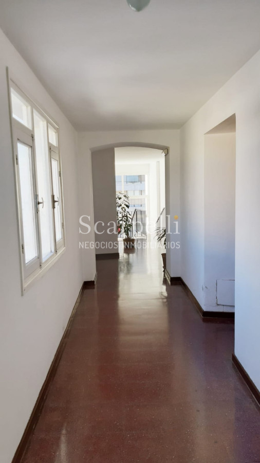 Apartamento ID.10519 - Oportundiad Única Península con vista al Emir con gran terraza  y cómoda Cochera en Edificio clásico Punta Esteño