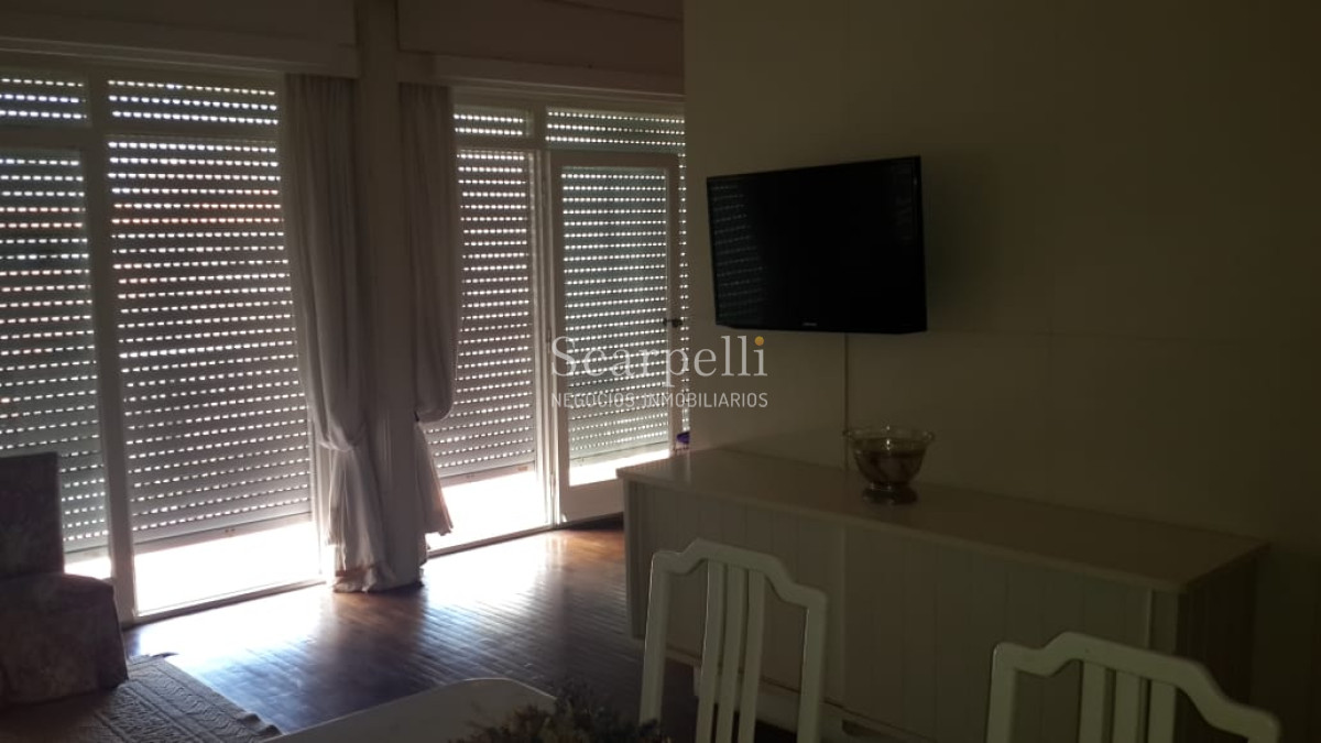 Apartamento ID.10519 - Oportundiad Única Península con vista al Emir con gran terraza  y cómoda Cochera en Edificio clásico Punta Esteño