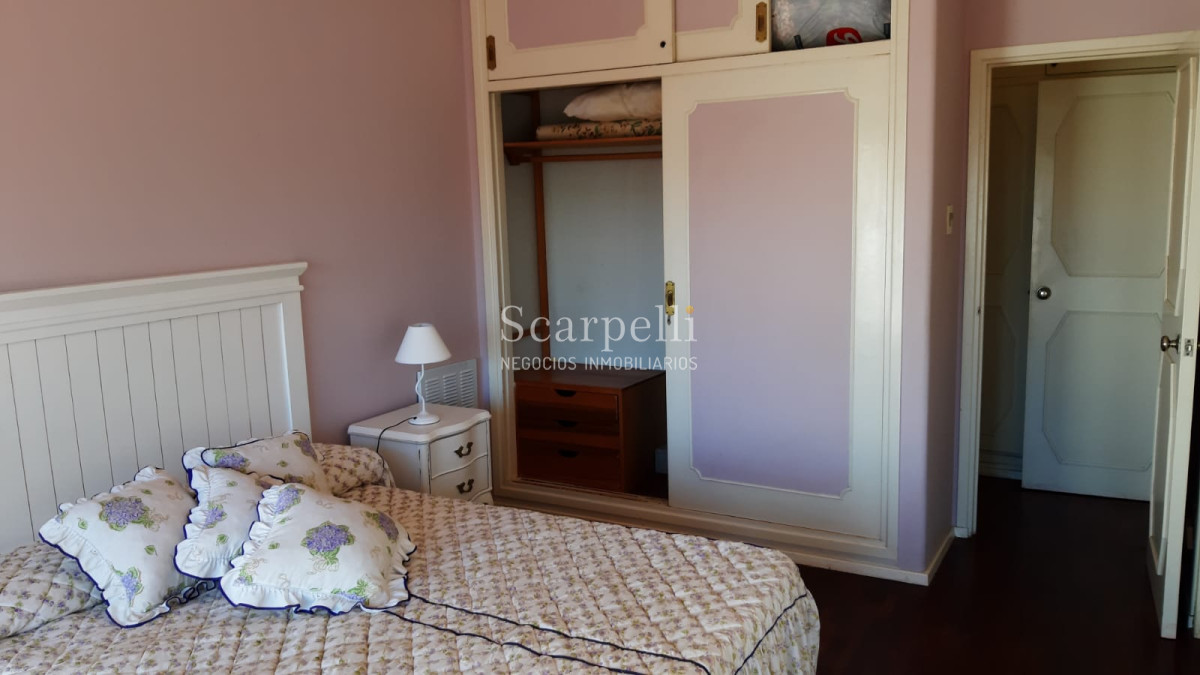 Apartamento ID.10519 - Oportundiad Única Península con vista al Emir con gran terraza  y cómoda Cochera en Edificio clásico Punta Esteño