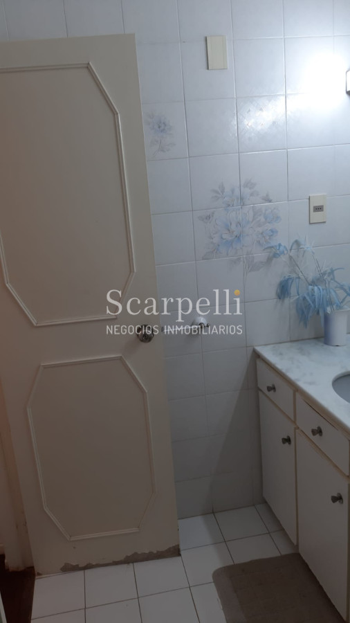 Apartamento ID.10519 - Oportundiad Única Península con vista al Emir con gran terraza  y cómoda Cochera en Edificio clásico Punta Esteño