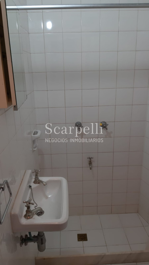 Apartamento ID.10519 - Oportundiad Única Península con vista al Emir con gran terraza  y cómoda Cochera en Edificio clásico Punta Esteño