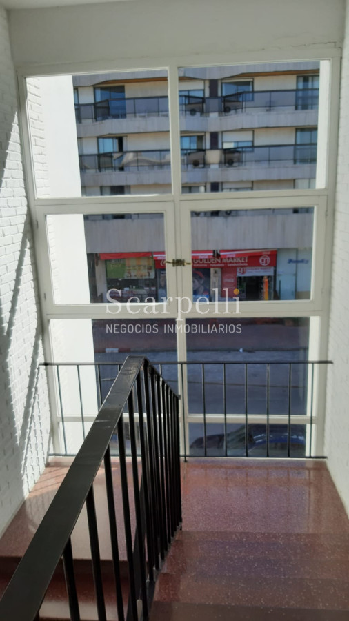 Apartamento ID.10519 - Oportundiad Única Península con vista al Emir con gran terraza  y cómoda Cochera en Edificio clásico Punta Esteño