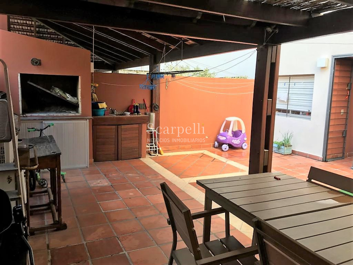 Apartamento ID.10664 - Planta Baja Próximo Rambla Impecable Calef & Portería Todo Doble Ventana y Buen Desahogo con Barbacoa