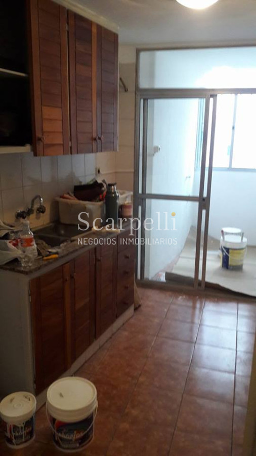 Apartamento ID.11829 - Pocitos: Apartamento a mts. de la Rambla con 4 dormitorios y 2 garages.-
