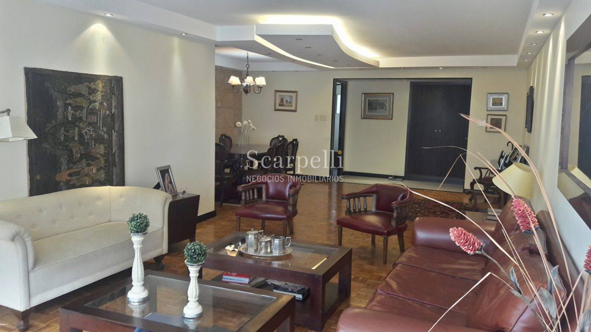 Apartamento ID.11829 - Pocitos: Apartamento a mts. de la Rambla con 4 dormitorios y 2 garages.-
