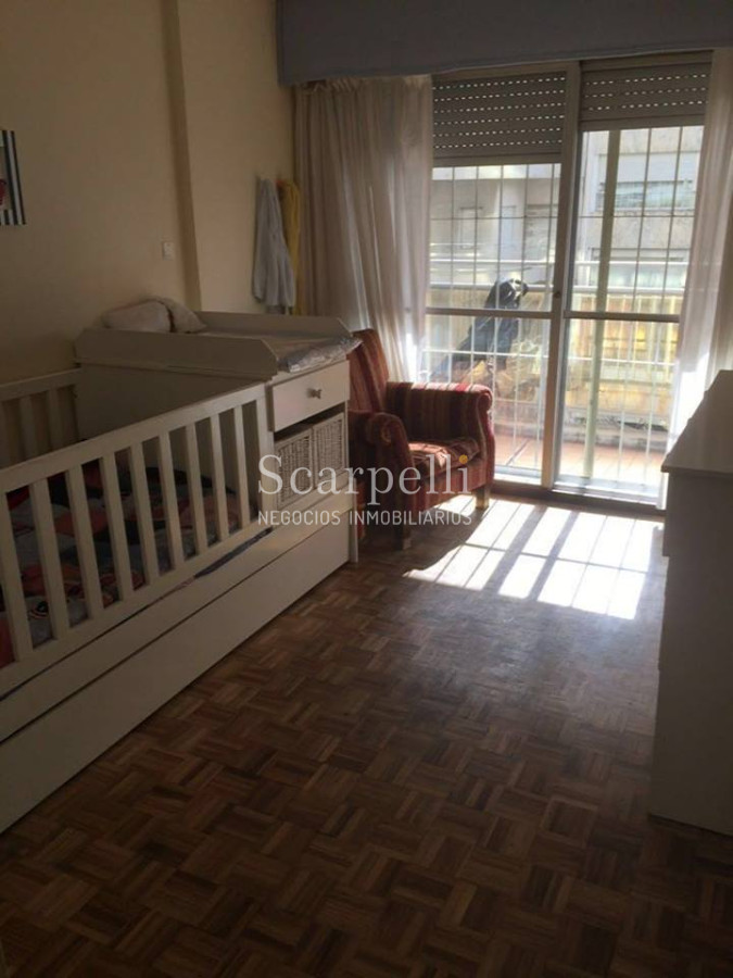 Apartamento ID.11829 - Pocitos: Apartamento a mts. de la Rambla con 4 dormitorios y 2 garages.-