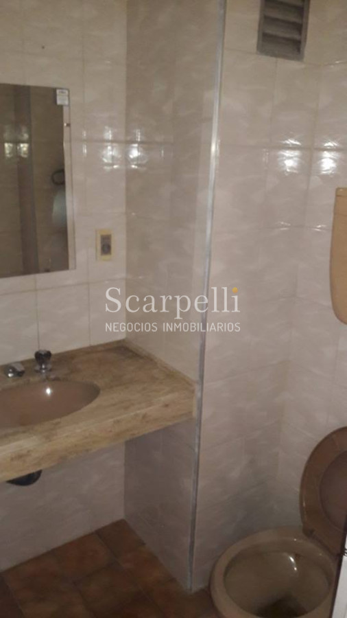 Apartamento ID.11829 - Pocitos: Apartamento a mts. de la Rambla con 4 dormitorios y 2 garages.-