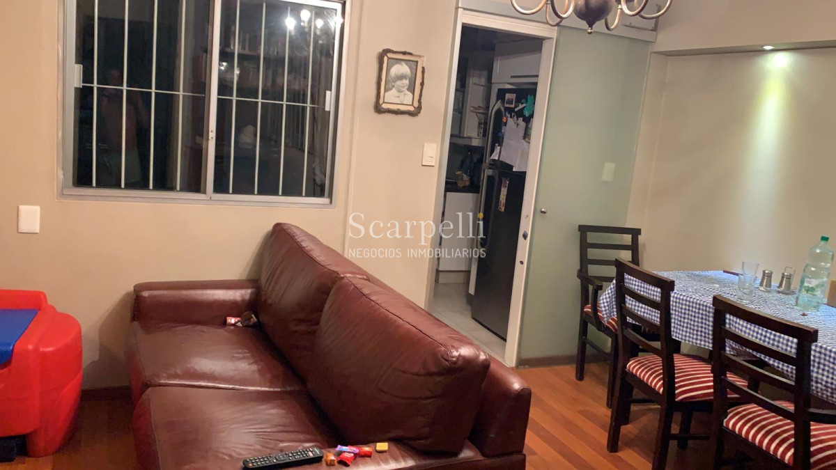 Apartamento ID.11829 - Pocitos: Apartamento a mts. de la Rambla con 4 dormitorios y 2 garages.-