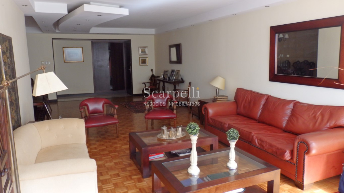 Apartamento ID.11829 - Pocitos: Apartamento a mts. de la Rambla con 4 dormitorios y 2 garages.-
