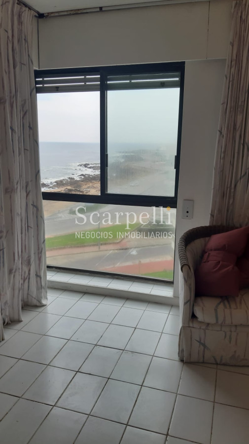 Apartamento ID.12147 - Edificio de Categoría  con vista a la Isla de Lobos, Isla Gorriti y Puerto de Punta del Este