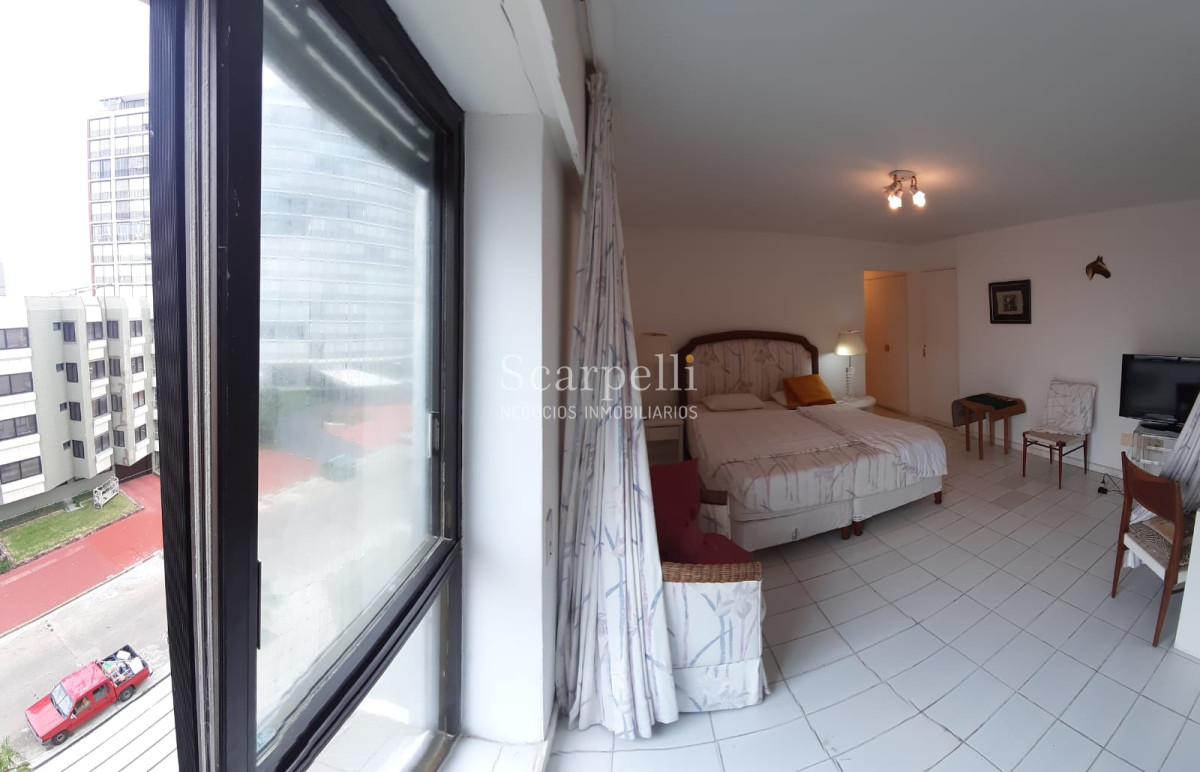 Apartamento ID.12147 - Edificio de Categoría  con vista a la Isla de Lobos, Isla Gorriti y Puerto de Punta del Este