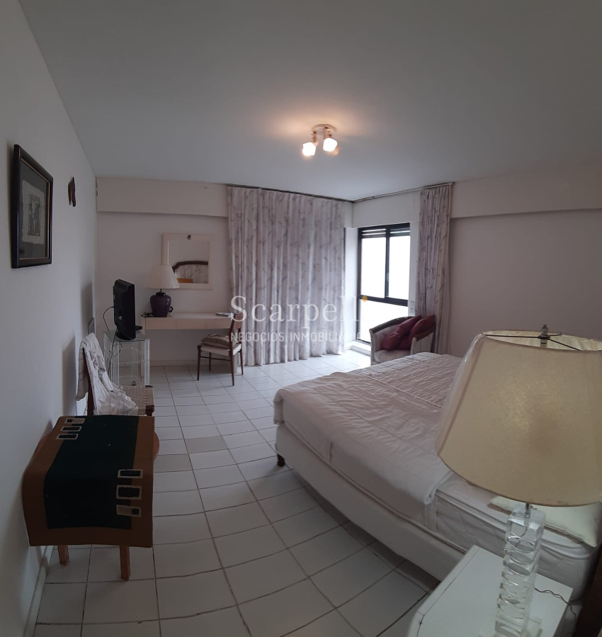 Apartamento ID.12147 - Edificio de Categoría  con vista a la Isla de Lobos, Isla Gorriti y Puerto de Punta del Este