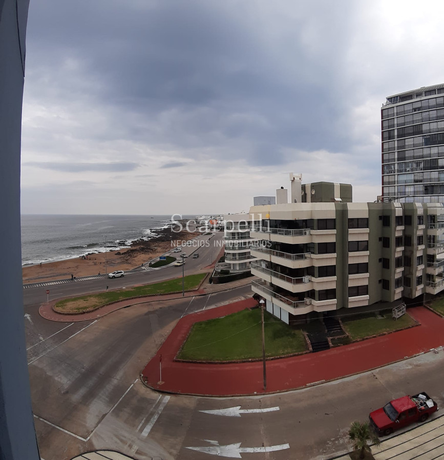 Apartamento ID.12147 - Edificio de Categoría  con vista a la Isla de Lobos, Isla Gorriti y Puerto de Punta del Este