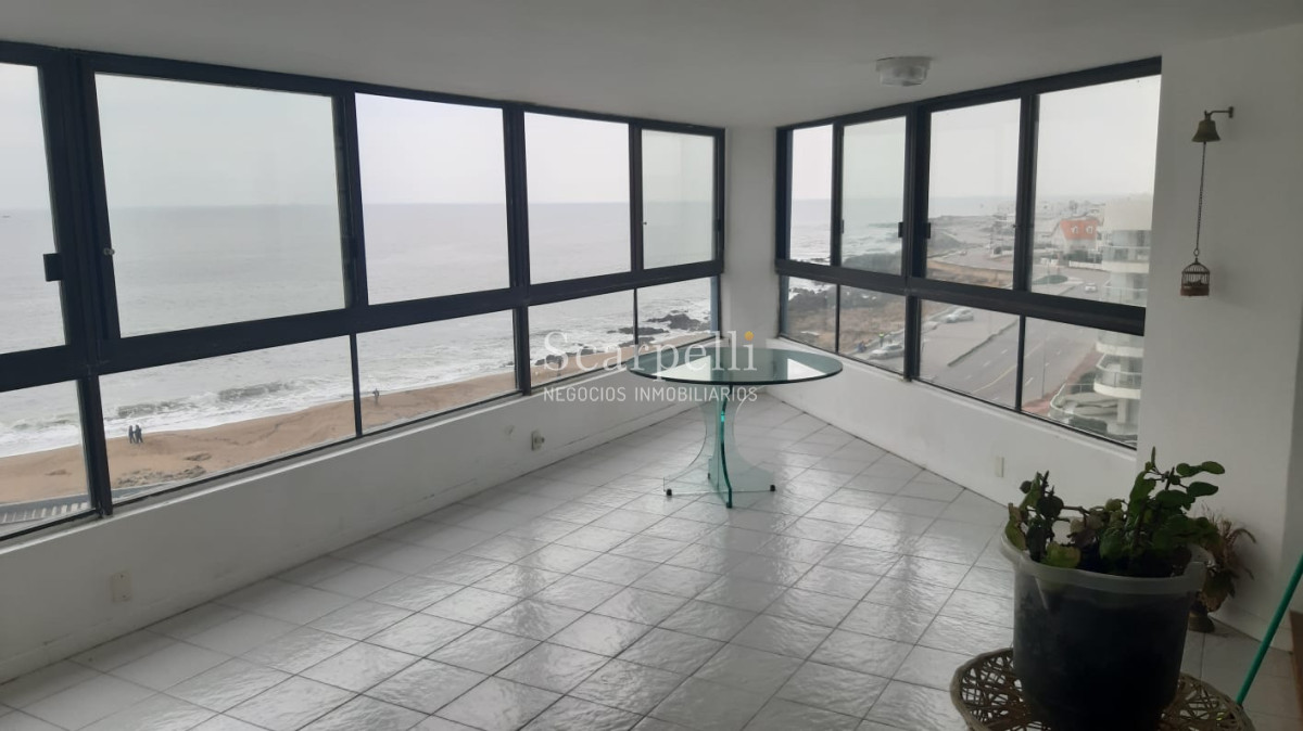 Apartamento ID.12147 - Edificio de Categoría  con vista a la Isla de Lobos, Isla Gorriti y Puerto de Punta del Este