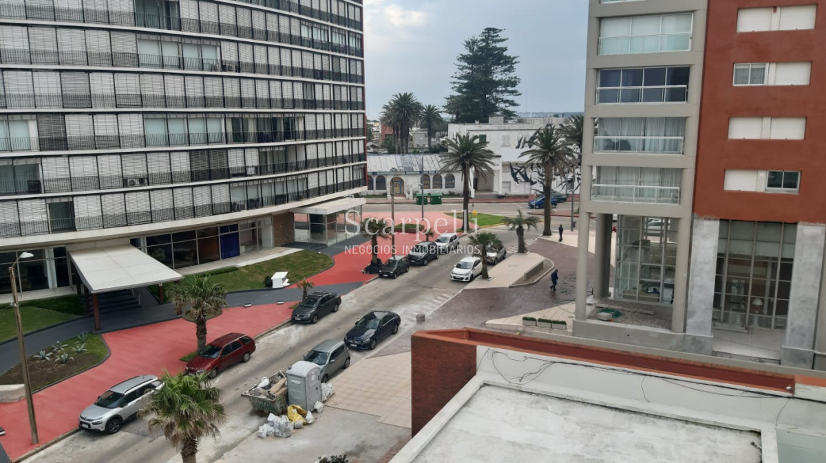 Apartamento ID.12147 - Edificio de Categoría  con vista a la Isla de Lobos, Isla Gorriti y Puerto de Punta del Este