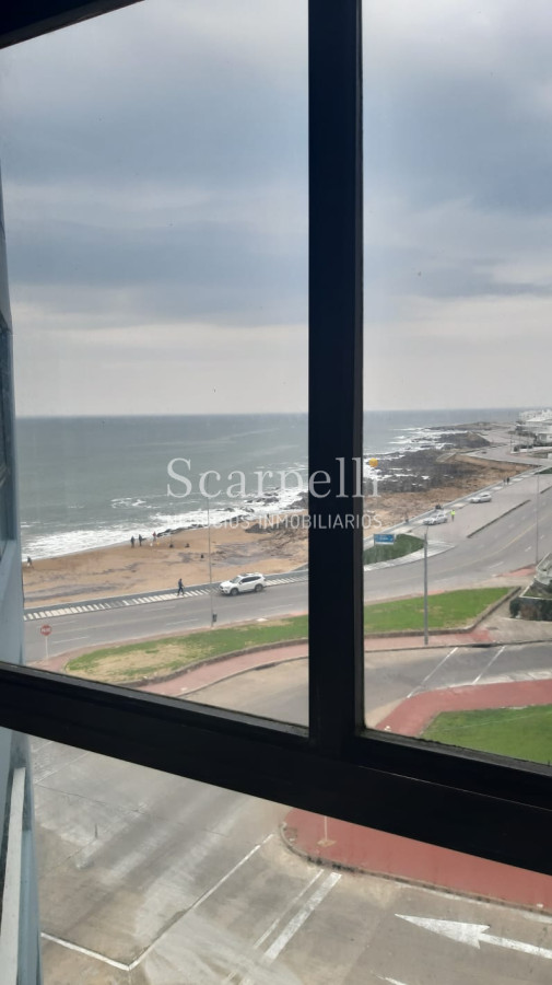 Apartamento ID.12147 - Edificio de Categoría  con vista a la Isla de Lobos, Isla Gorriti y Puerto de Punta del Este