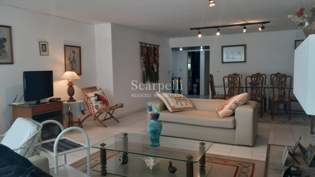 Apartamento ID.12147 - Edificio de Categoría  con vista a la Isla de Lobos, Isla Gorriti y Puerto de Punta del Este
