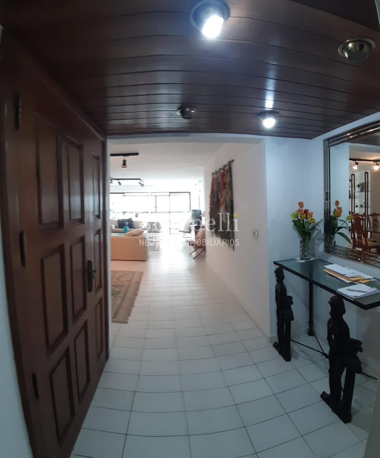 Apartamento ID.12147 - Edificio de Categoría  con vista a la Isla de Lobos, Isla Gorriti y Puerto de Punta del Este