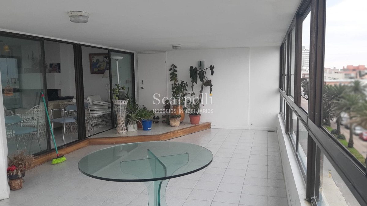 Apartamento ID.12147 - Edificio de Categoría  con vista a la Isla de Lobos, Isla Gorriti y Puerto de Punta del Este