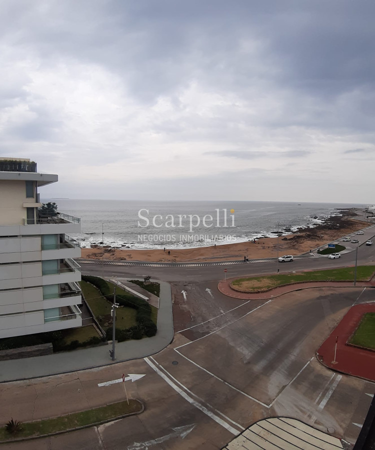Apartamento ID.12147 - Edificio de Categoría  con vista a la Isla de Lobos, Isla Gorriti y Puerto de Punta del Este