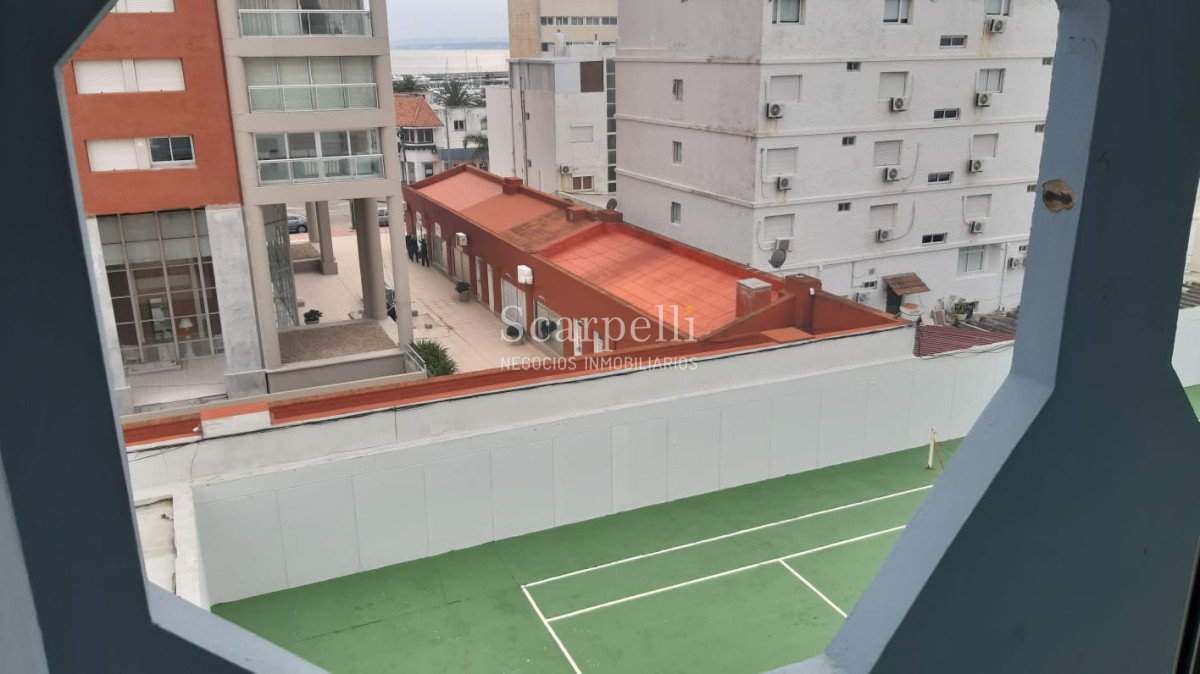 Apartamento ID.12147 - Edificio de Categoría  con vista a la Isla de Lobos, Isla Gorriti y Puerto de Punta del Este