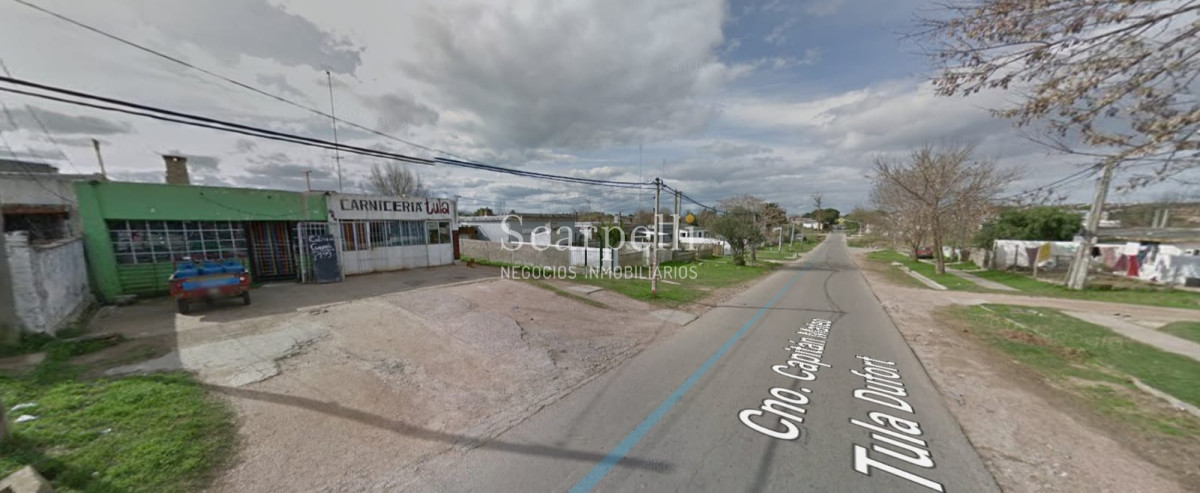 Apartamento ID.12773 - Inmejorable Renta en Piedras Blancas distribuída en 2 locales + Monoambiente + Galpón con patio y 2 oficinas.
