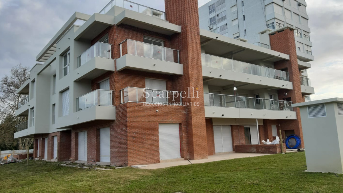 Apartamento ID.12918 - Estrene en Carrasco Apartamento de excelente calidad con amplios espacios verdes y la mejor orientación Norte con todo el Sol