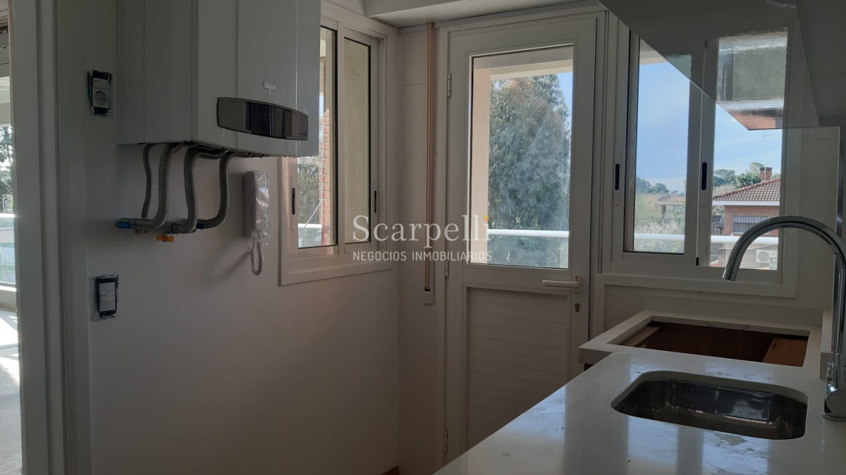 Apartamento ID.12918 - Estrene en Carrasco Apartamento de excelente calidad con amplios espacios verdes y la mejor orientación Norte con todo el Sol