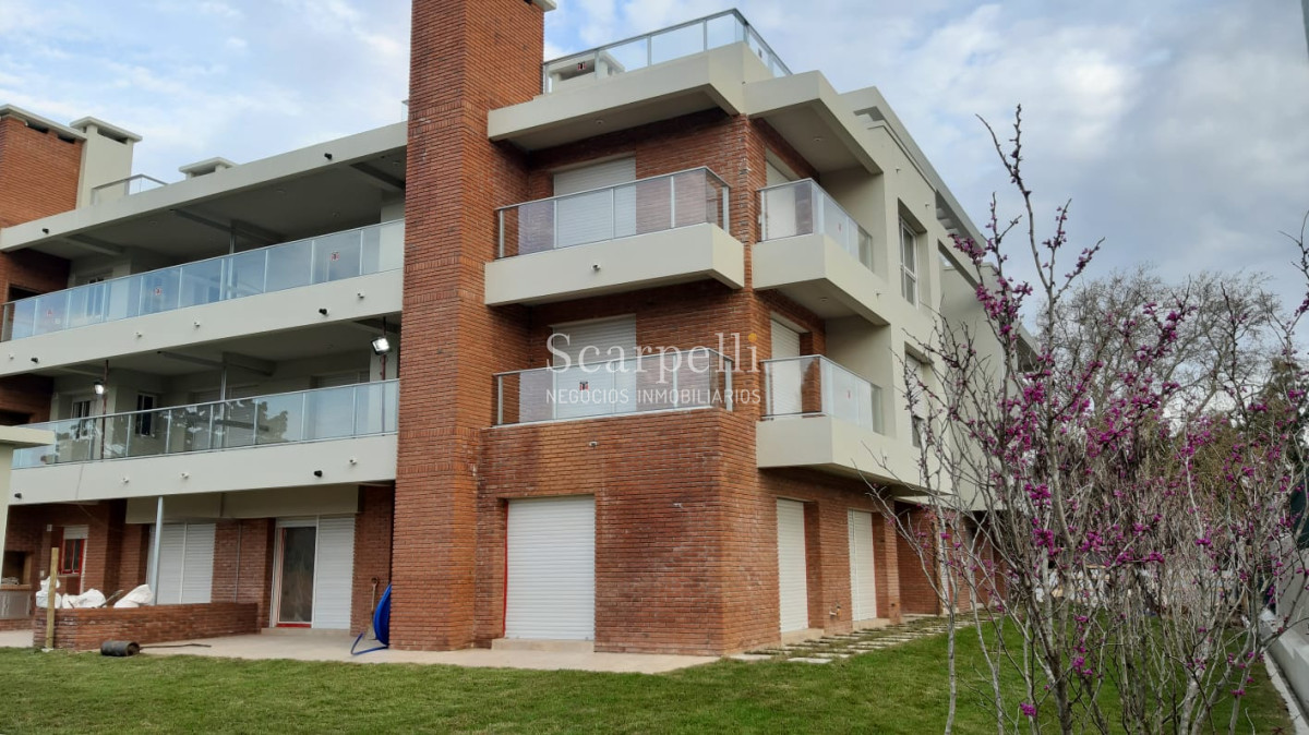 Apartamento ID.12918 - Estrene en Carrasco Apartamento de excelente calidad con amplios espacios verdes y la mejor orientación Norte con todo el Sol