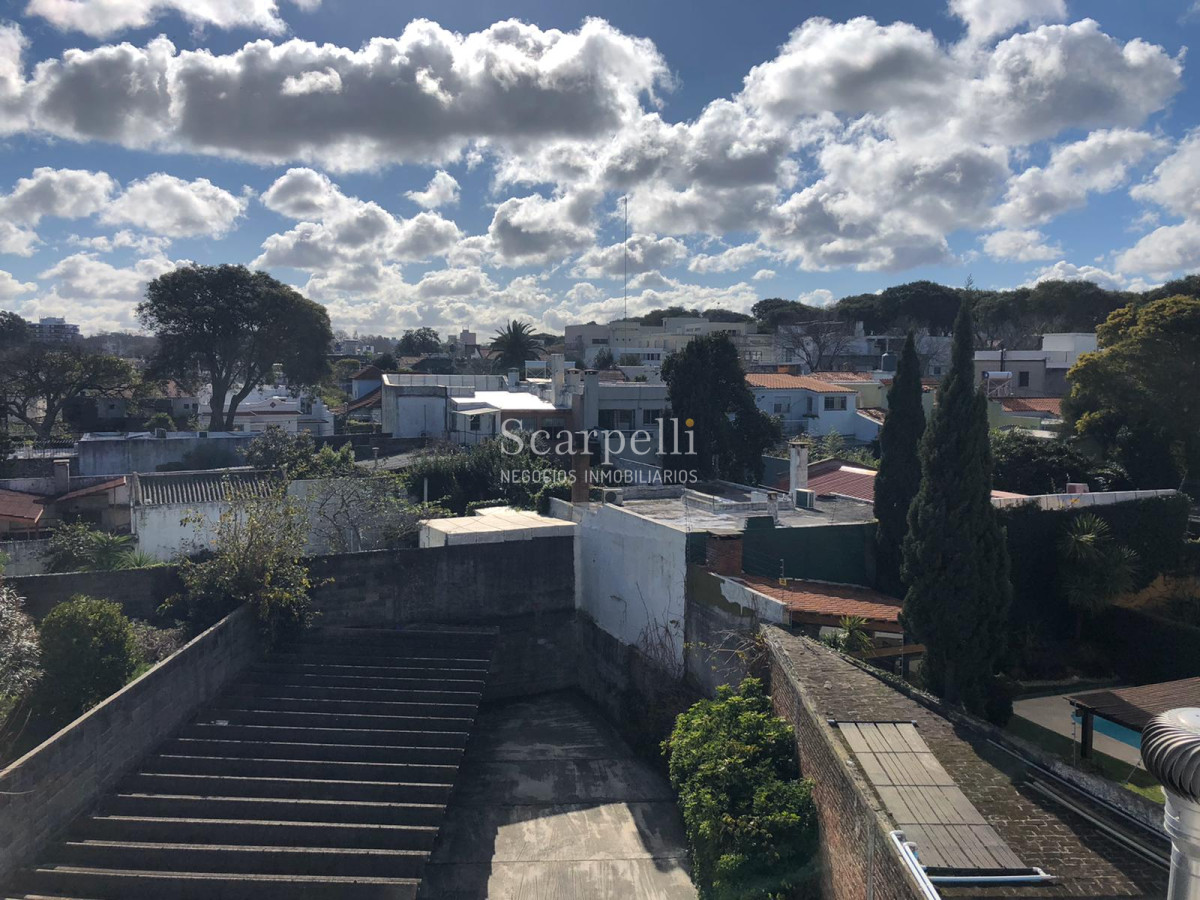 Apartamento ID.14660 - Apartamento en Malvín Céntrico : Orinoco y Estrázulas 2 dormitorios y 2 baños + Cochera todo a nuevo.-