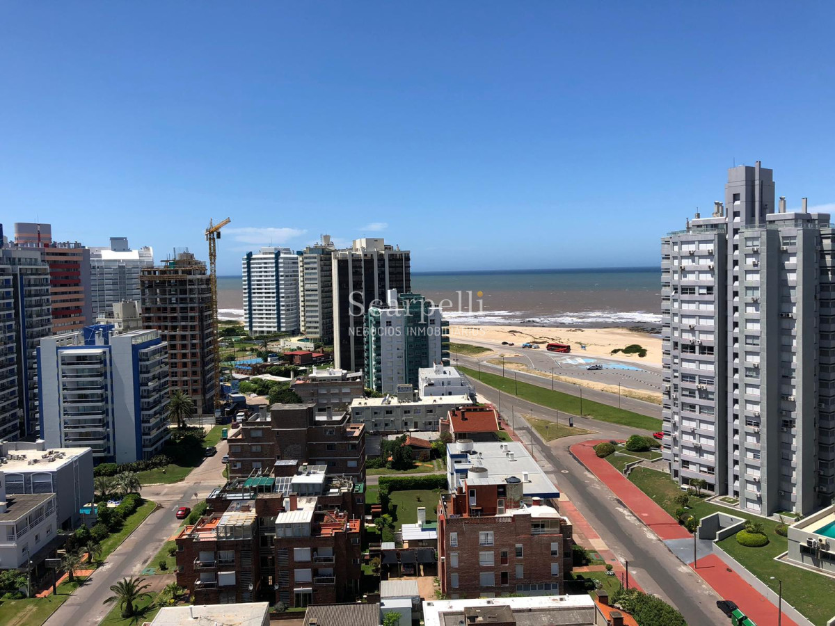 Apartamento ID.14815 - Frente a La Olla : Piso Alto : Edif. Onix con todos los Amenities, excelente vista & Amplios Ambientes.-
