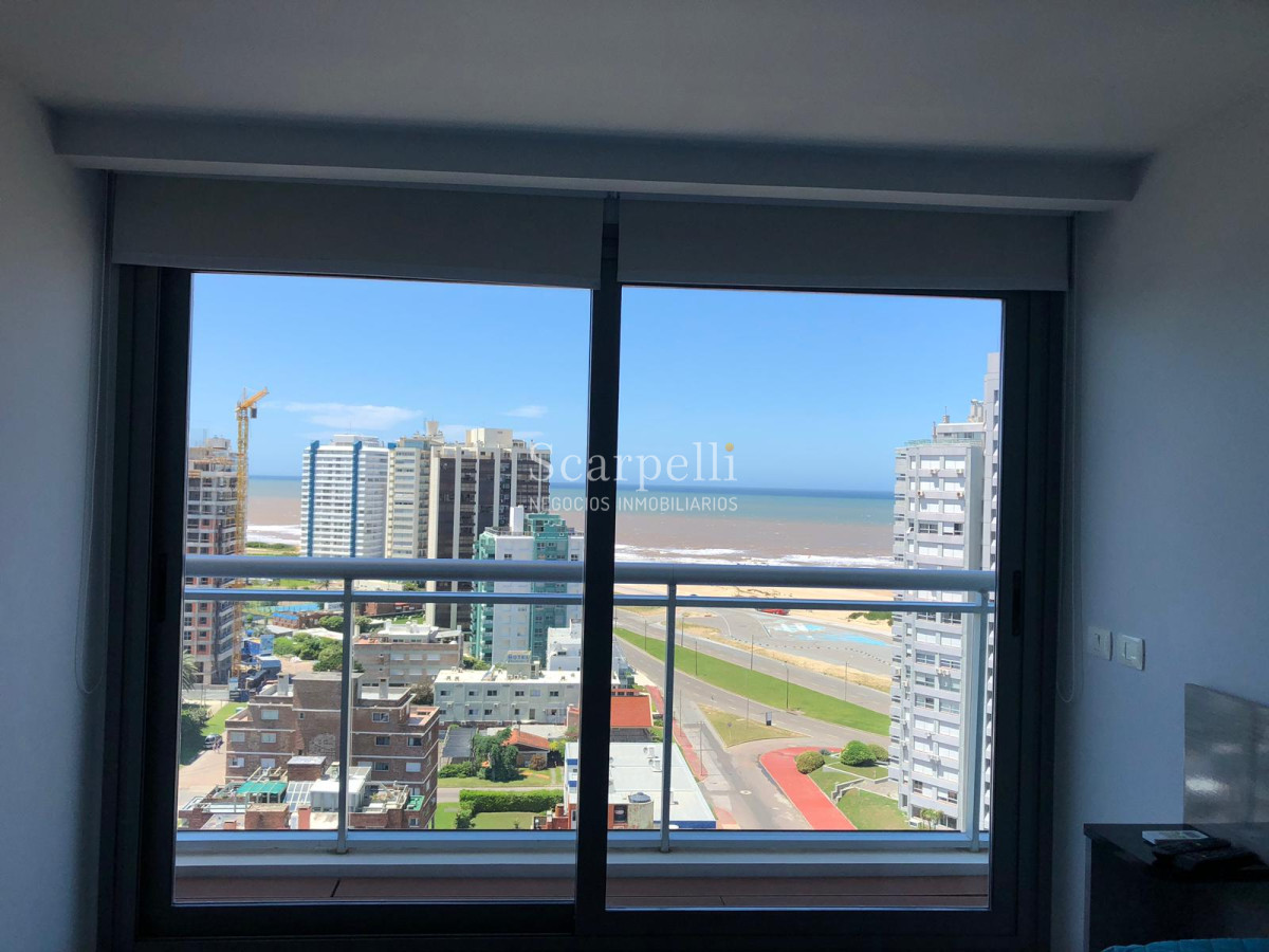 Apartamento ID.14815 - Frente a La Olla : Piso Alto : Edif. Onix con todos los Amenities, excelente vista & Amplios Ambientes.-