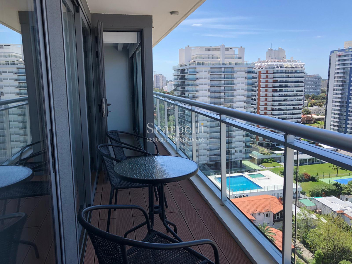 Apartamento ID.14815 - Frente a La Olla : Piso Alto : Edif. Onix con todos los Amenities, excelente vista & Amplios Ambientes.-