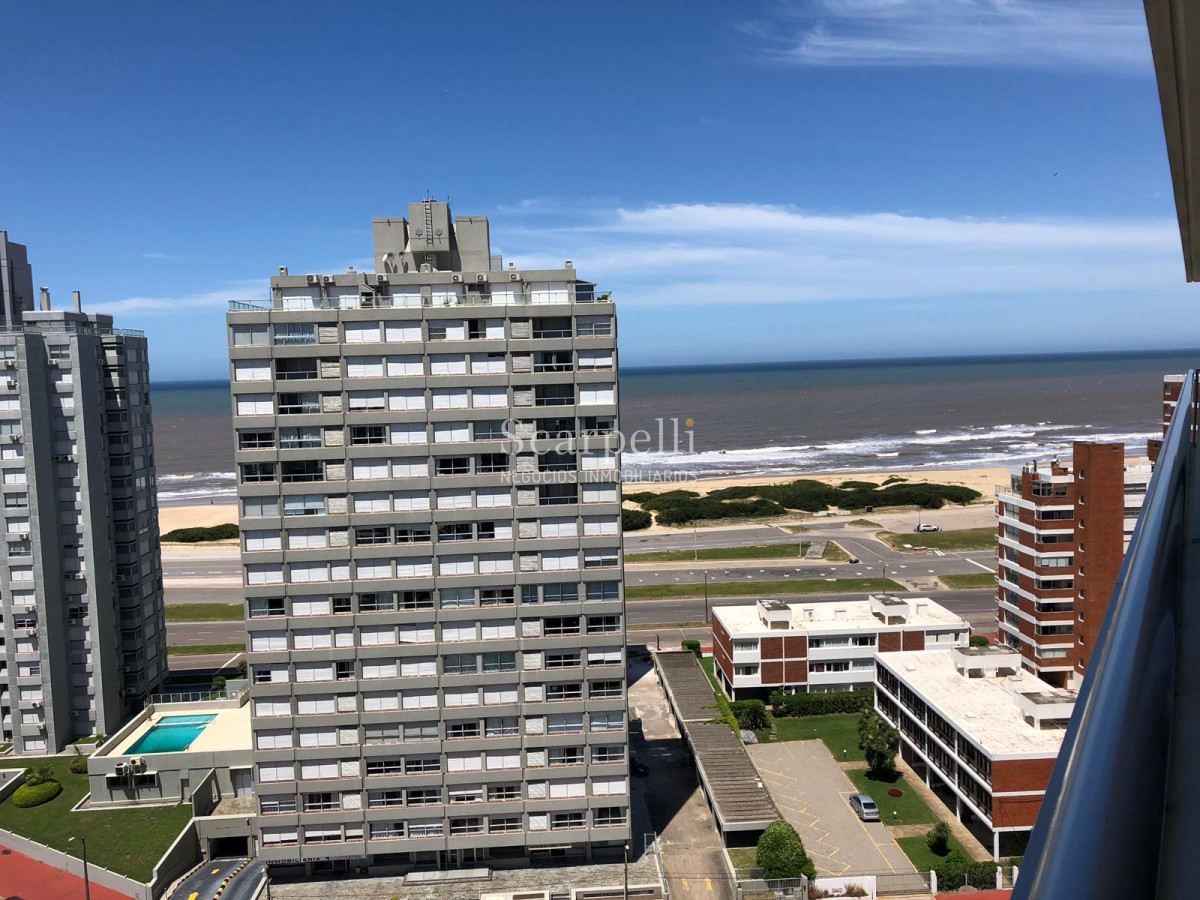 Apartamento ID.14815 - Frente a La Olla : Piso Alto : Edif. Onix con todos los Amenities, excelente vista & Amplios Ambientes.-