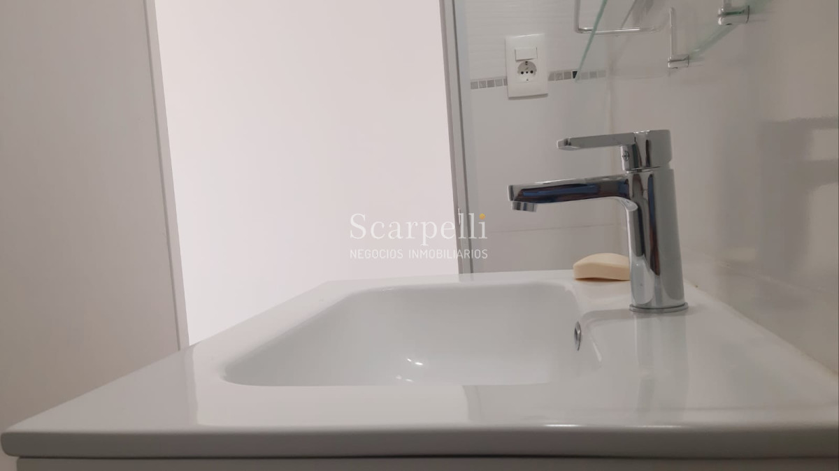 Apartamento ID.14951 - Apartamento en Piso Alto con excelente Vista  a mts. de 18 de Julio y Obelisco.-