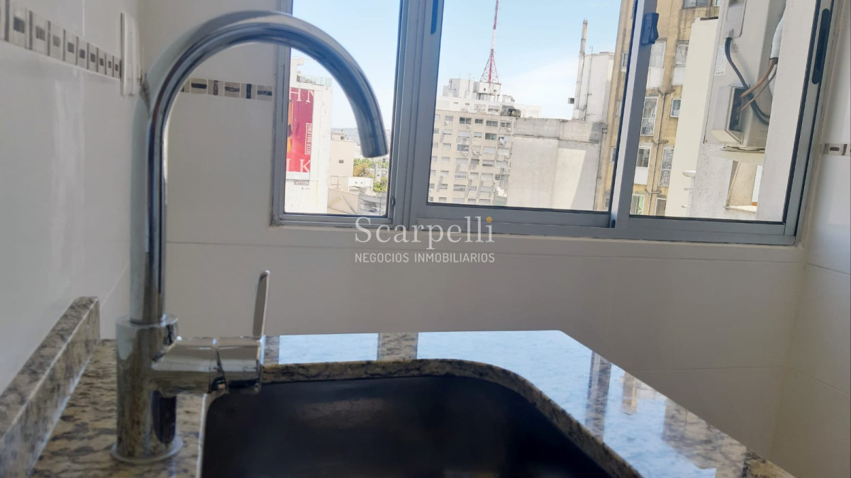 Apartamento ID.14951 - Apartamento en Piso Alto con excelente Vista  a mts. de 18 de Julio y Obelisco.-