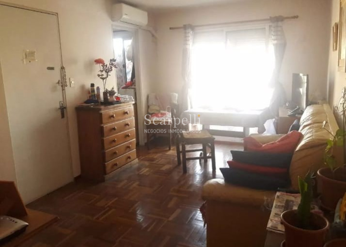 Apartamento ID.14951 - Apartamento en Piso Alto con excelente Vista  a mts. de 18 de Julio y Obelisco.-
